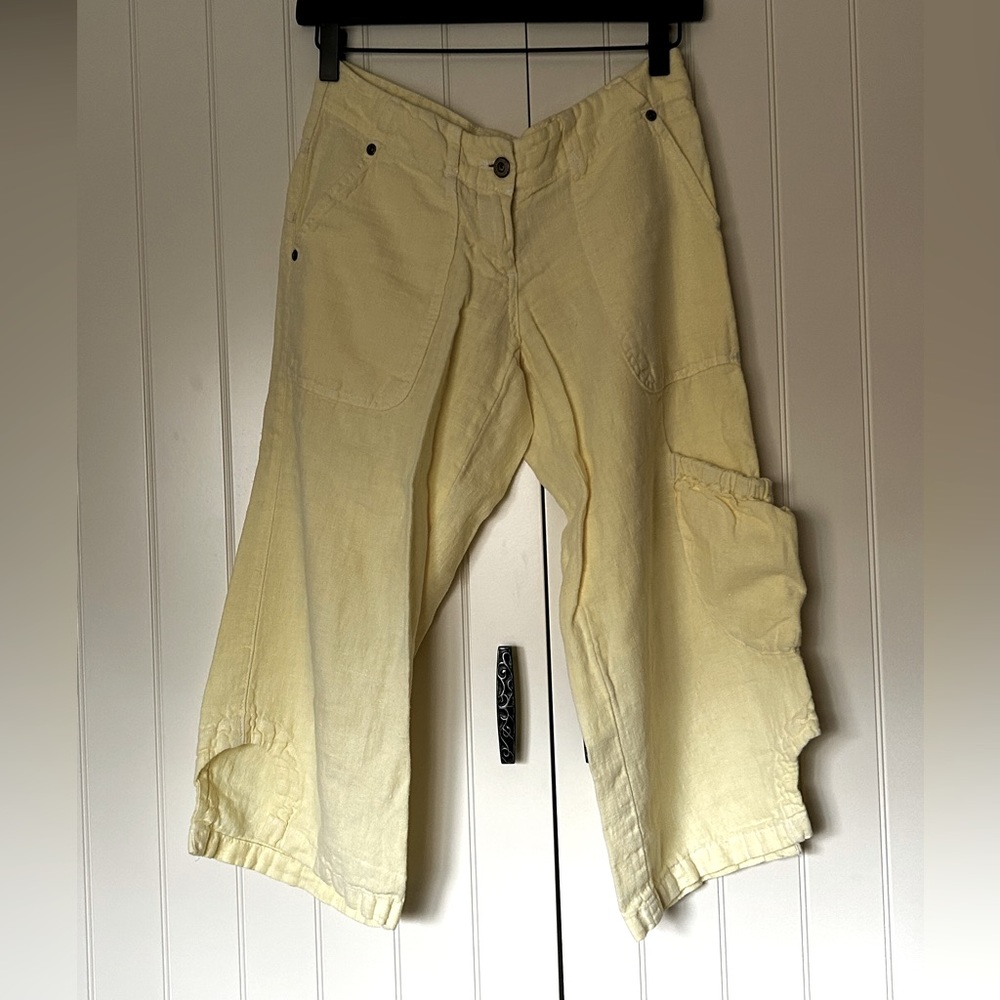 Linen cute yellow cropped pants. Super fun, excellent condition size XS